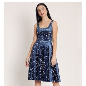 Cartoon Nebula Velvet Scoop Midi Dress - Museum